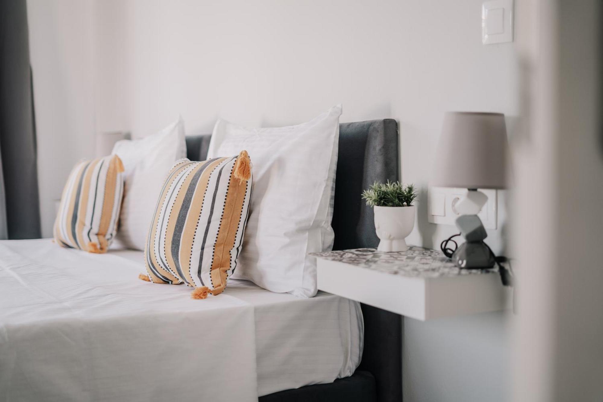 Sea Sailing Apartments Контокали Екстериор снимка